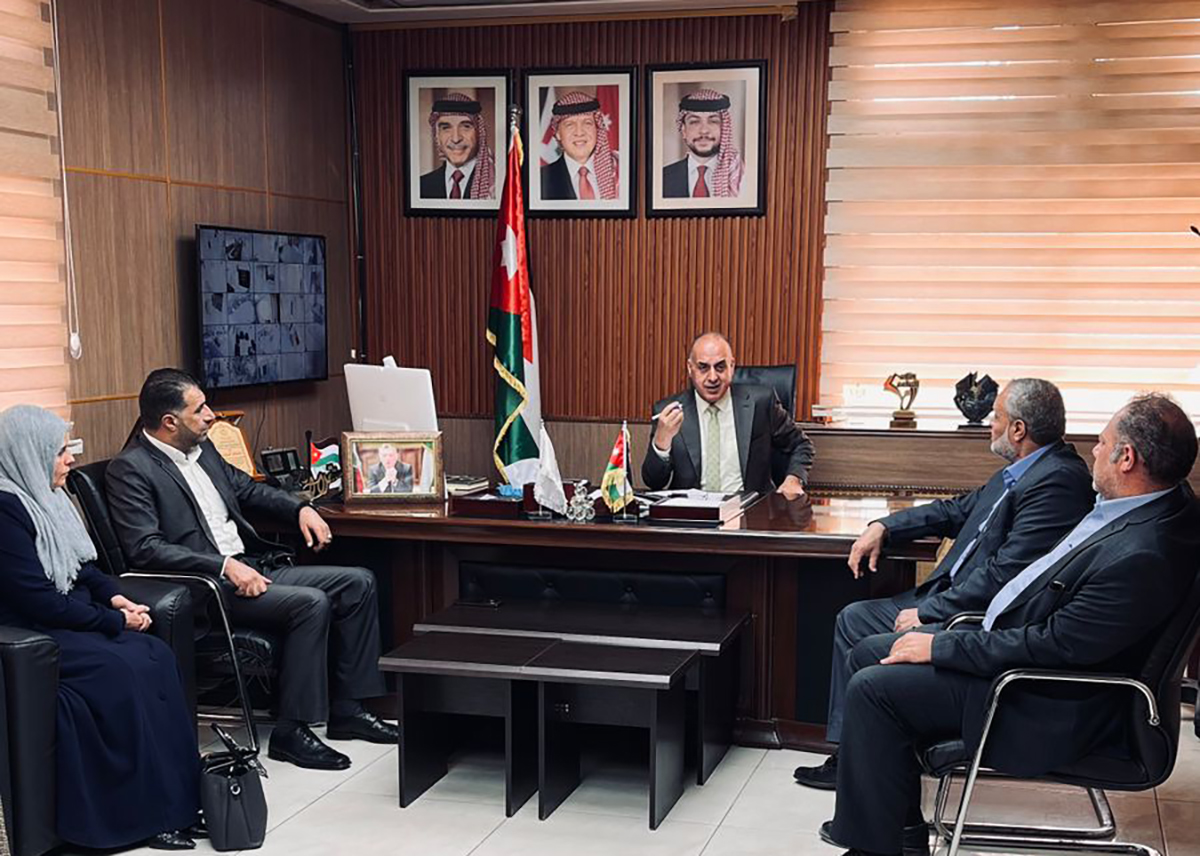  محافظ الطفيلة يؤكد أهمية دعم الأسر الفقيرة ويلتقي رؤساء لجان النقابات