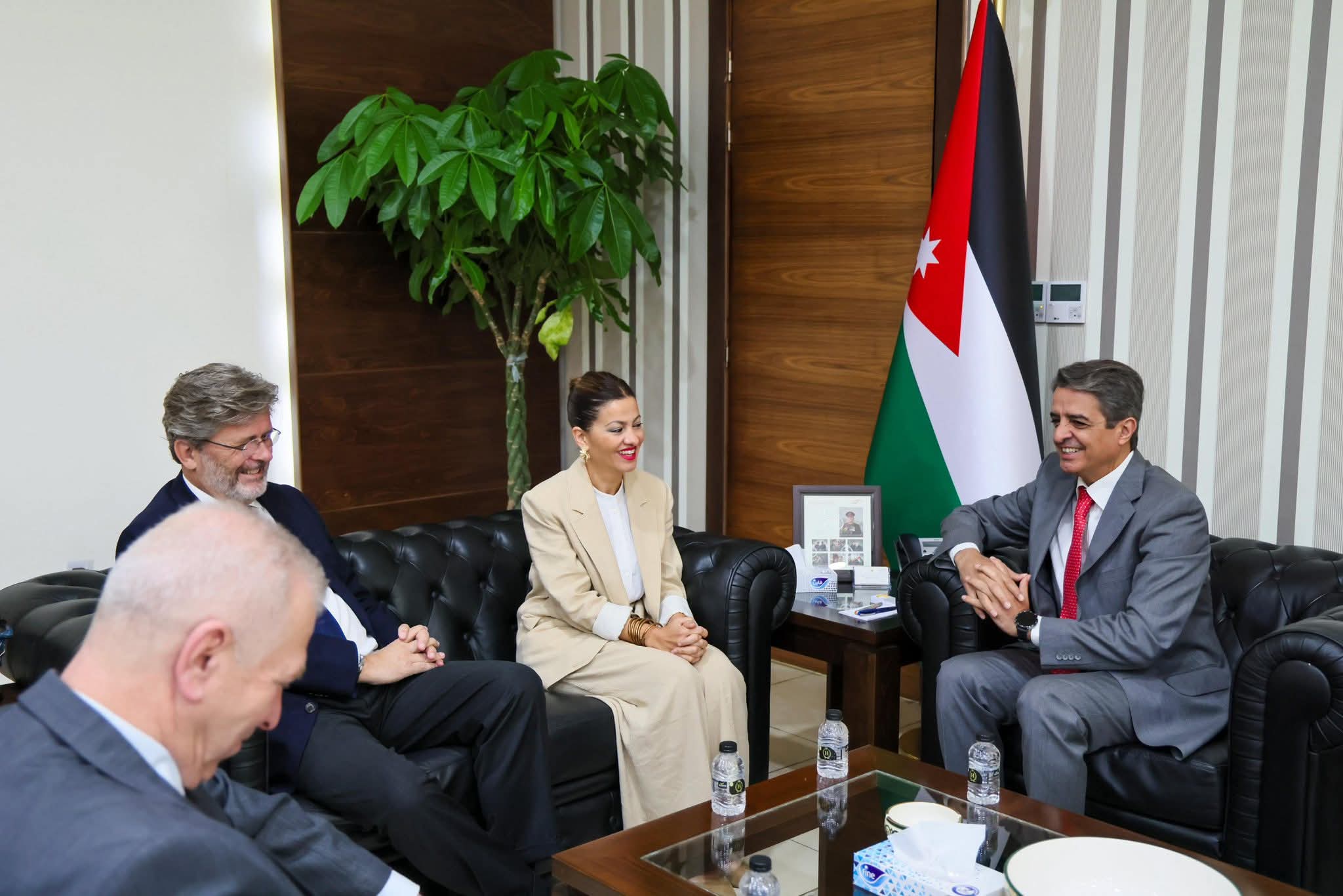  وزير الشباب يلتقي نظيرته الإسبانية  