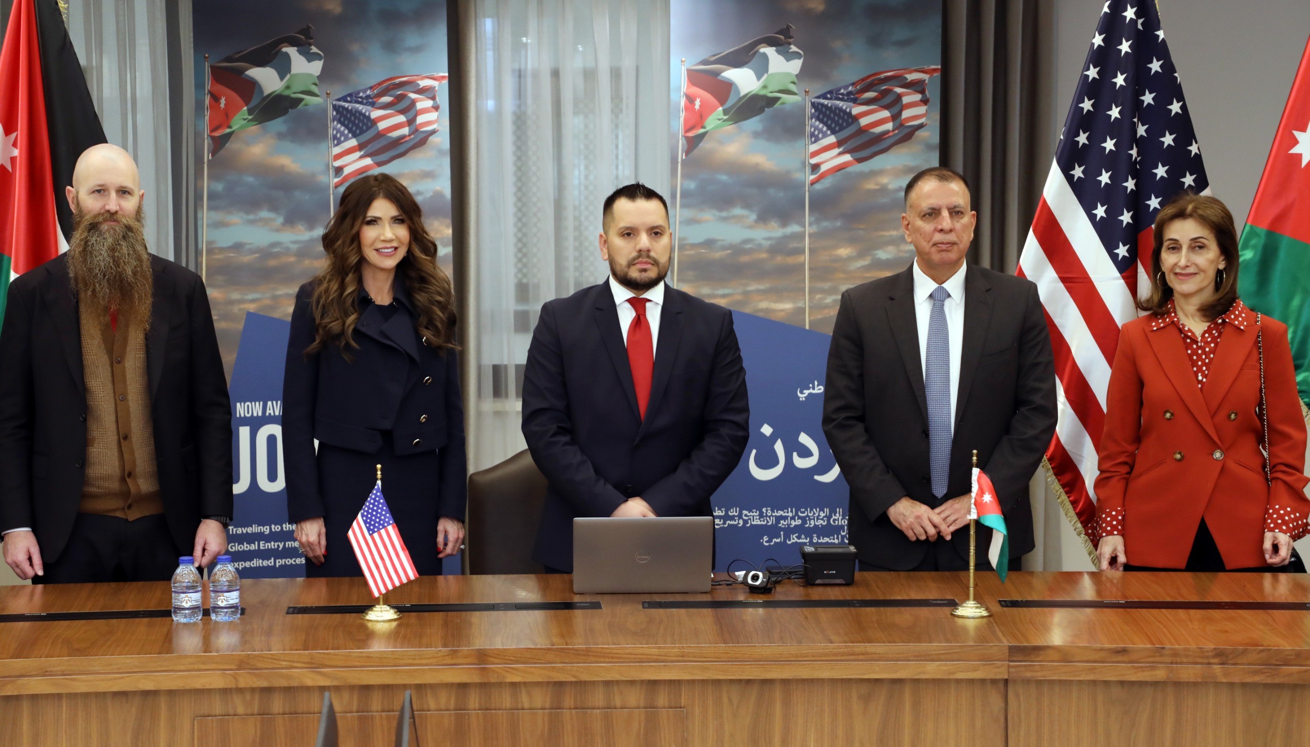  الأردن والولايات المتحدة يعلنان مشاركة الأردن في برنامج الدخول العالمي الذي يوفر مسارا خاصا لتسريع إجراءات الدخول للمسافرين الأعضاء عند وصولهم