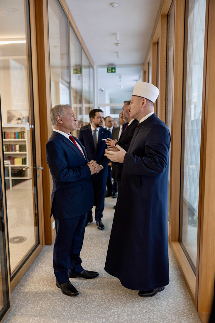  الملك، يرافقه ولي العهد، يزور المركز الثقافي الإسلامي في مدينة ليوبليانا السلوفينية