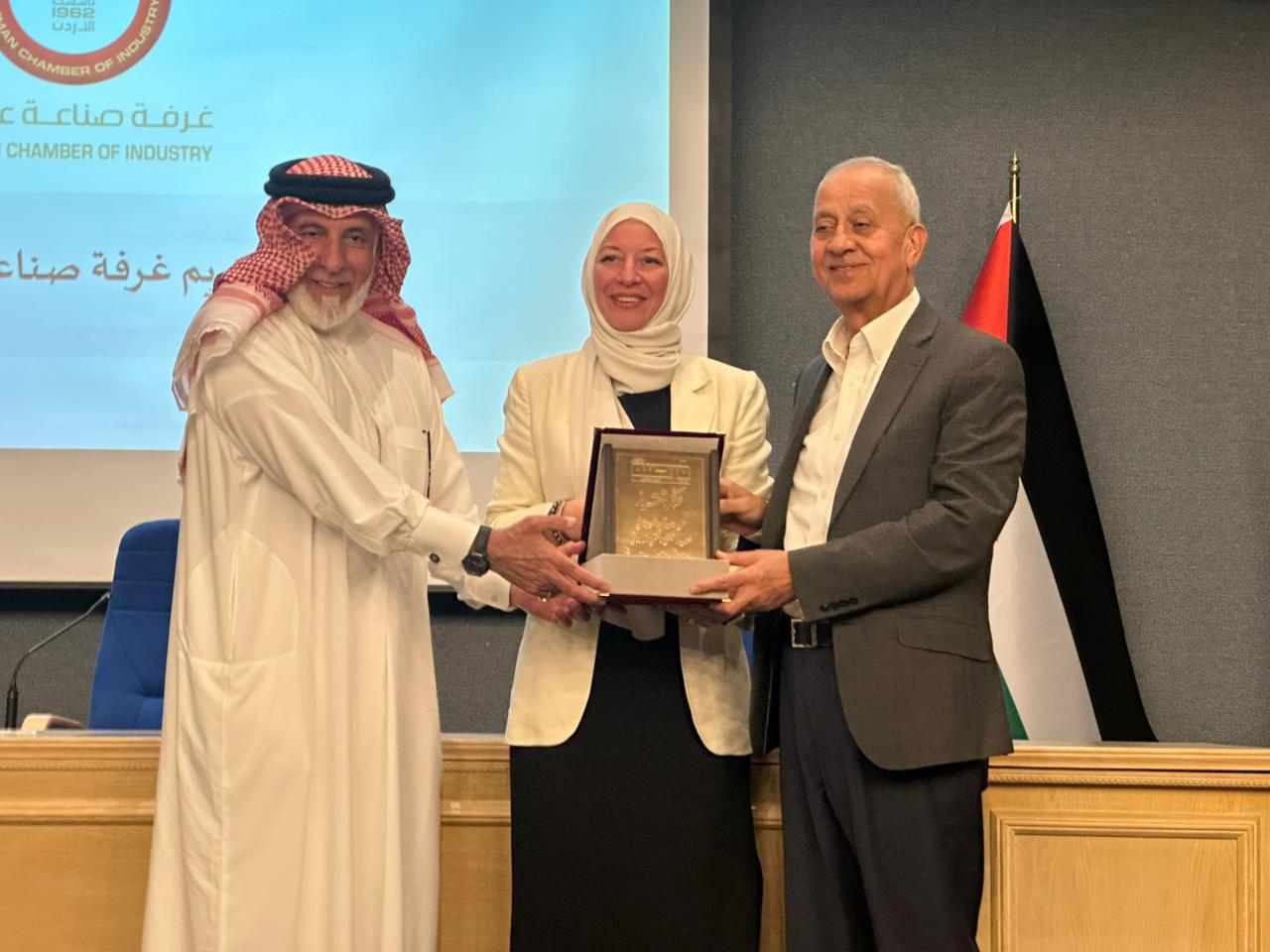  &quot;مهن من ذهب&quot; تحتفل بتخريج الفوج الثاني من مشروع &quot;فرصة&quot; 