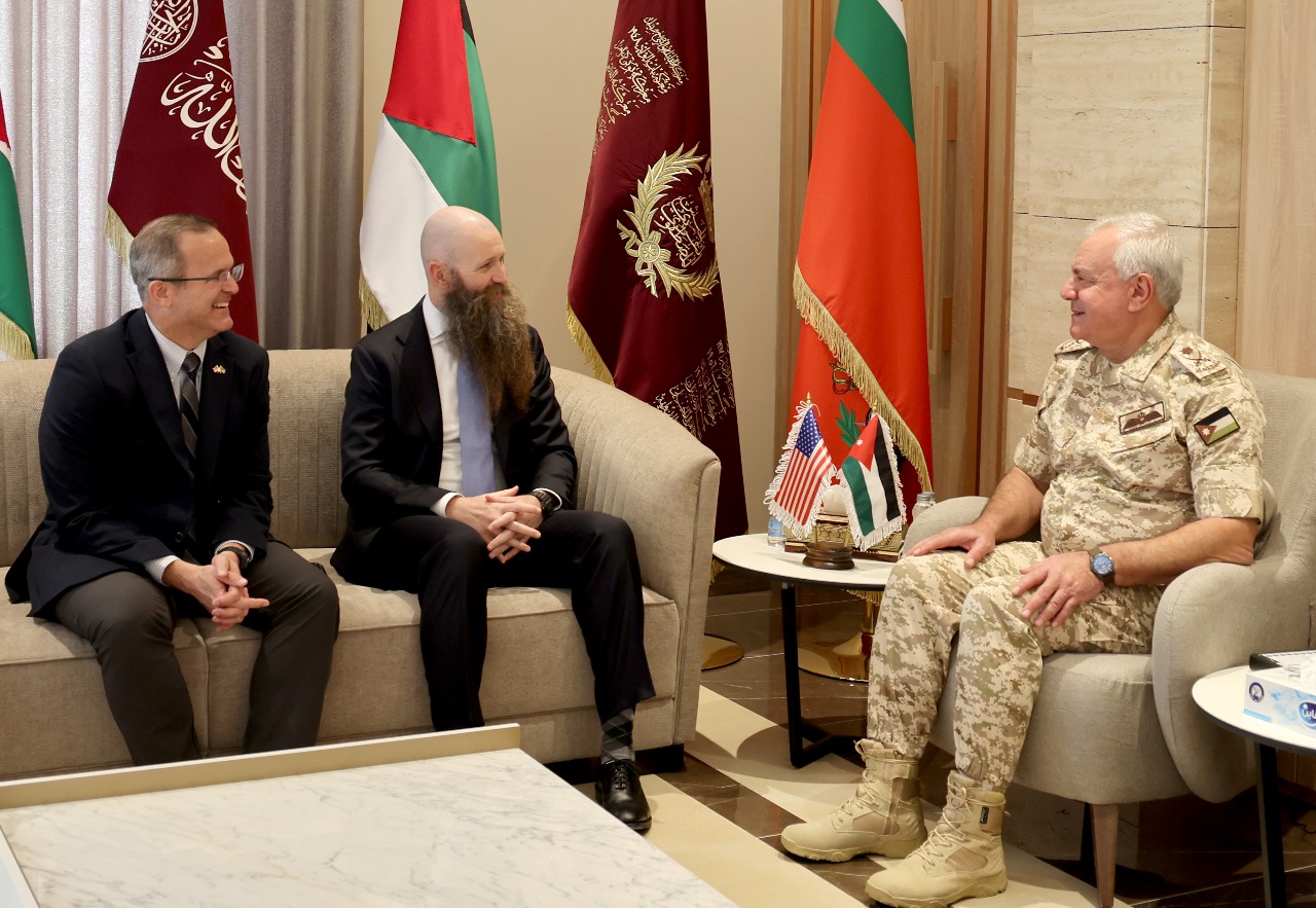  الحنيطي يستقبل القائم بأعمال نائب وزير الحرب للعمليات الخاصة الأمريكية