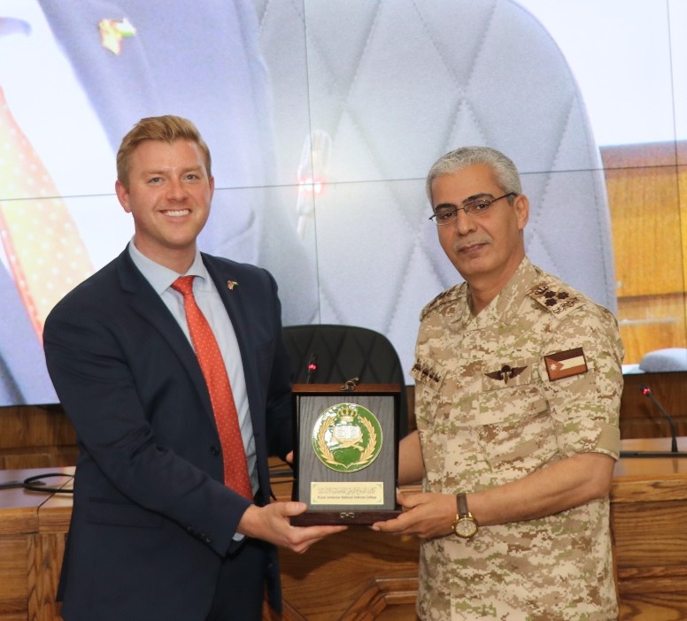  اختتام دورة &quot;الاستراتيجية والقيادة العليا&quot; في كلية الدفاع الوطني