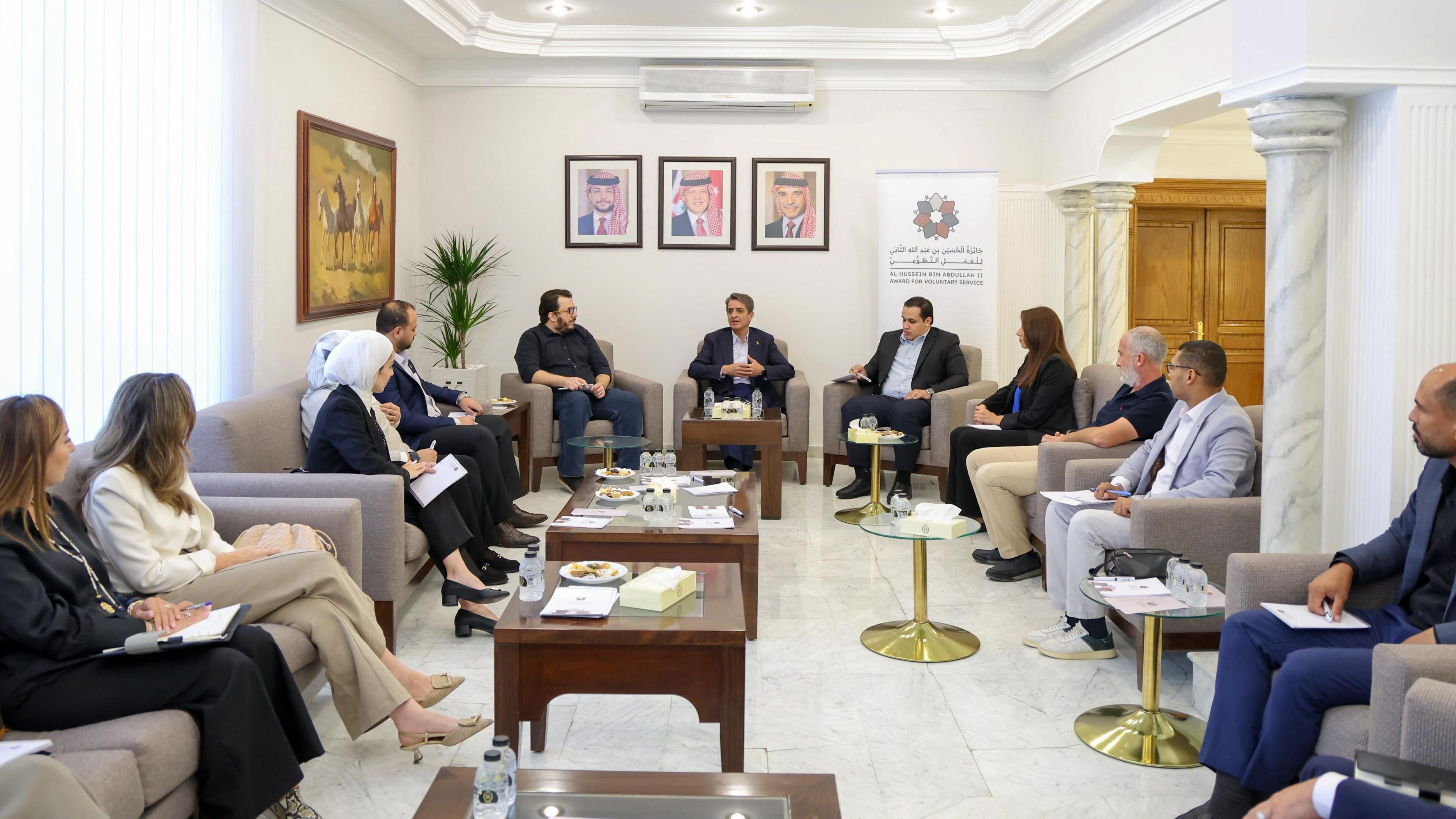 وزير الشباب يلتقي الفائزين بجائزة الحسين بن عبدالله الثاني للعمل التطوعي