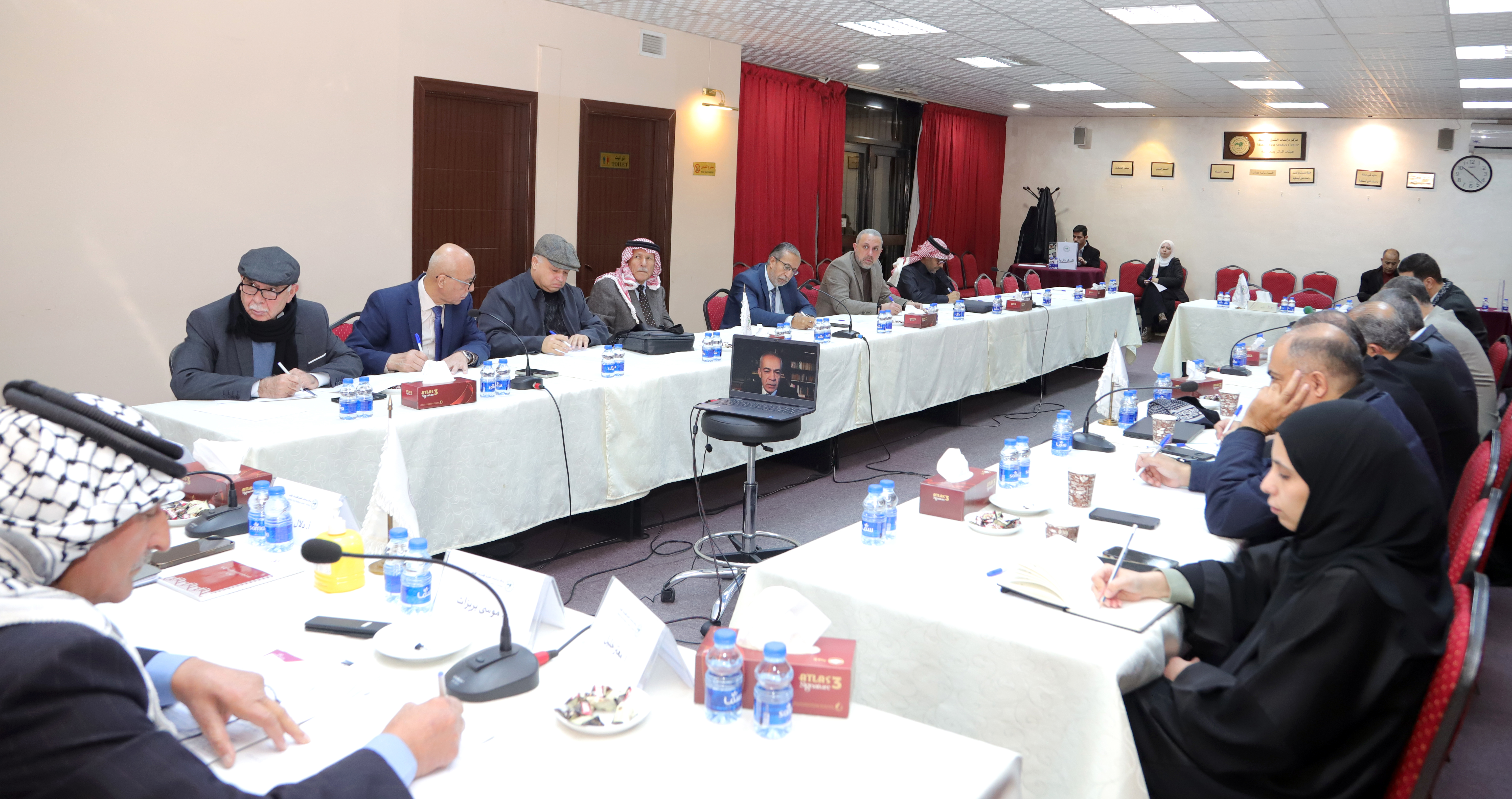  منتدون يناقشون تصفية الاستعمار في فلسطين 