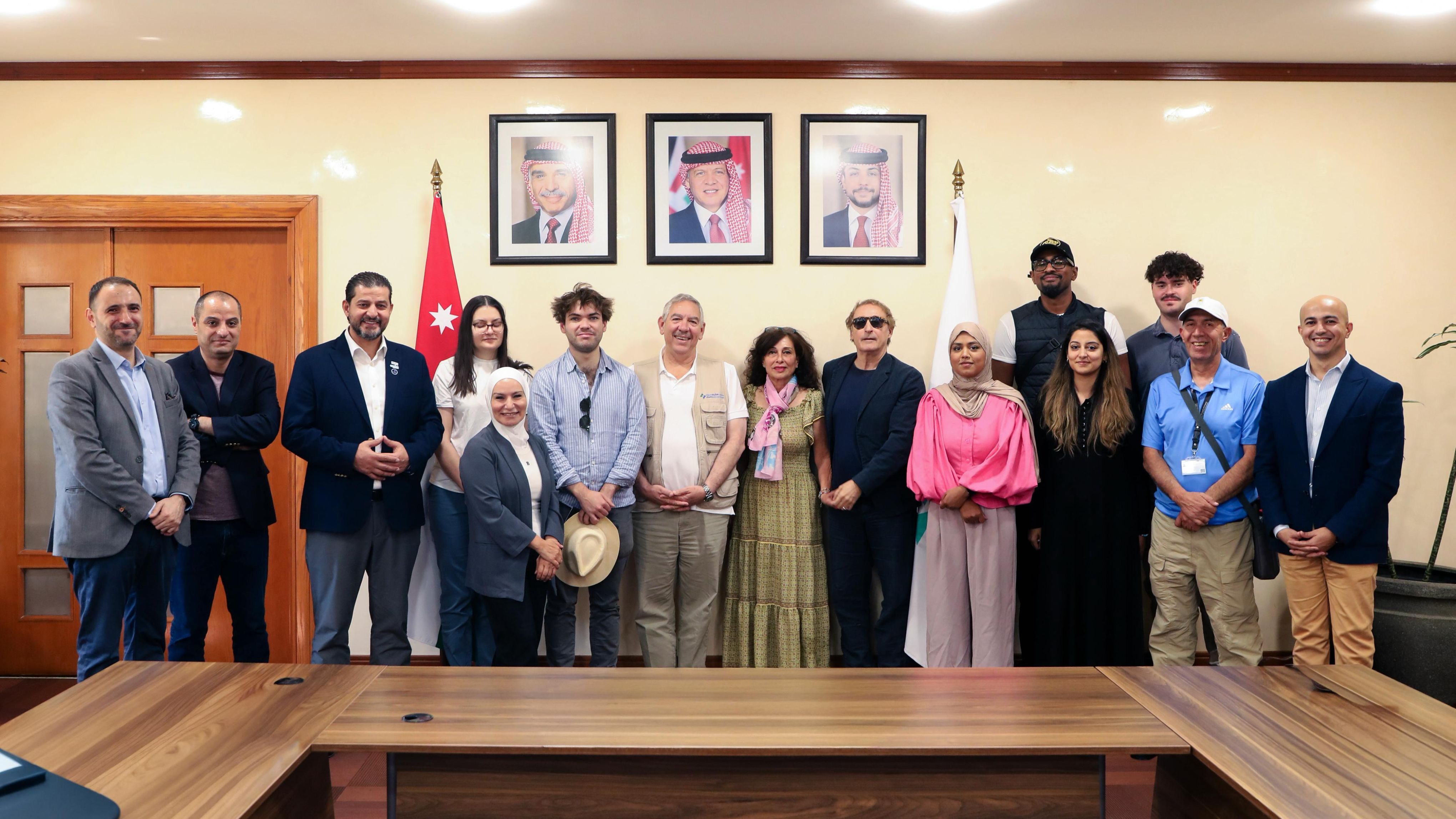  رئيس العقبة الخاصة يلتقي وفدًا اعلاميًا بريطانيًا