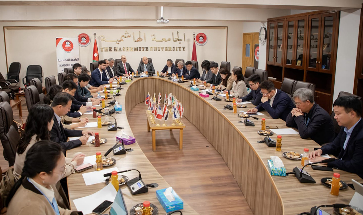  الجامعة الهاشمية تبحث التعاون مع 13 جامعة صينية