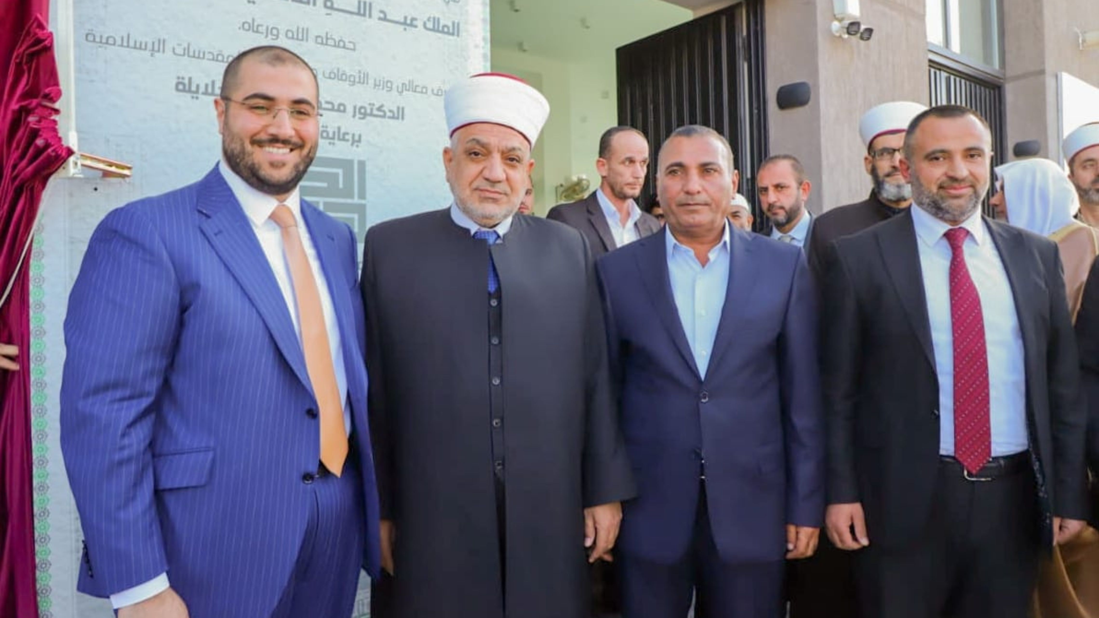  وزير الأوقاف يفتتح مسجد الصالحين في الرمثا