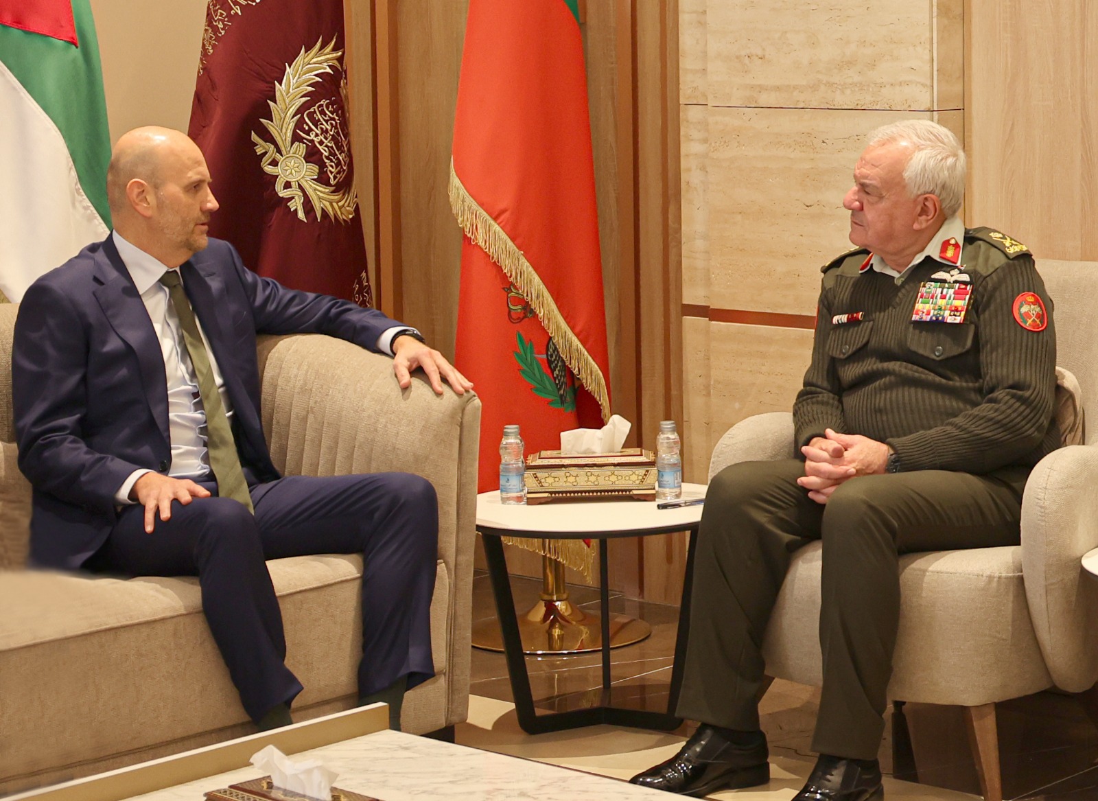  رئيس هيئة الأركان يستقبل رئيس بعثة اللجنة الدولية للصليب الأحمر في الأردن