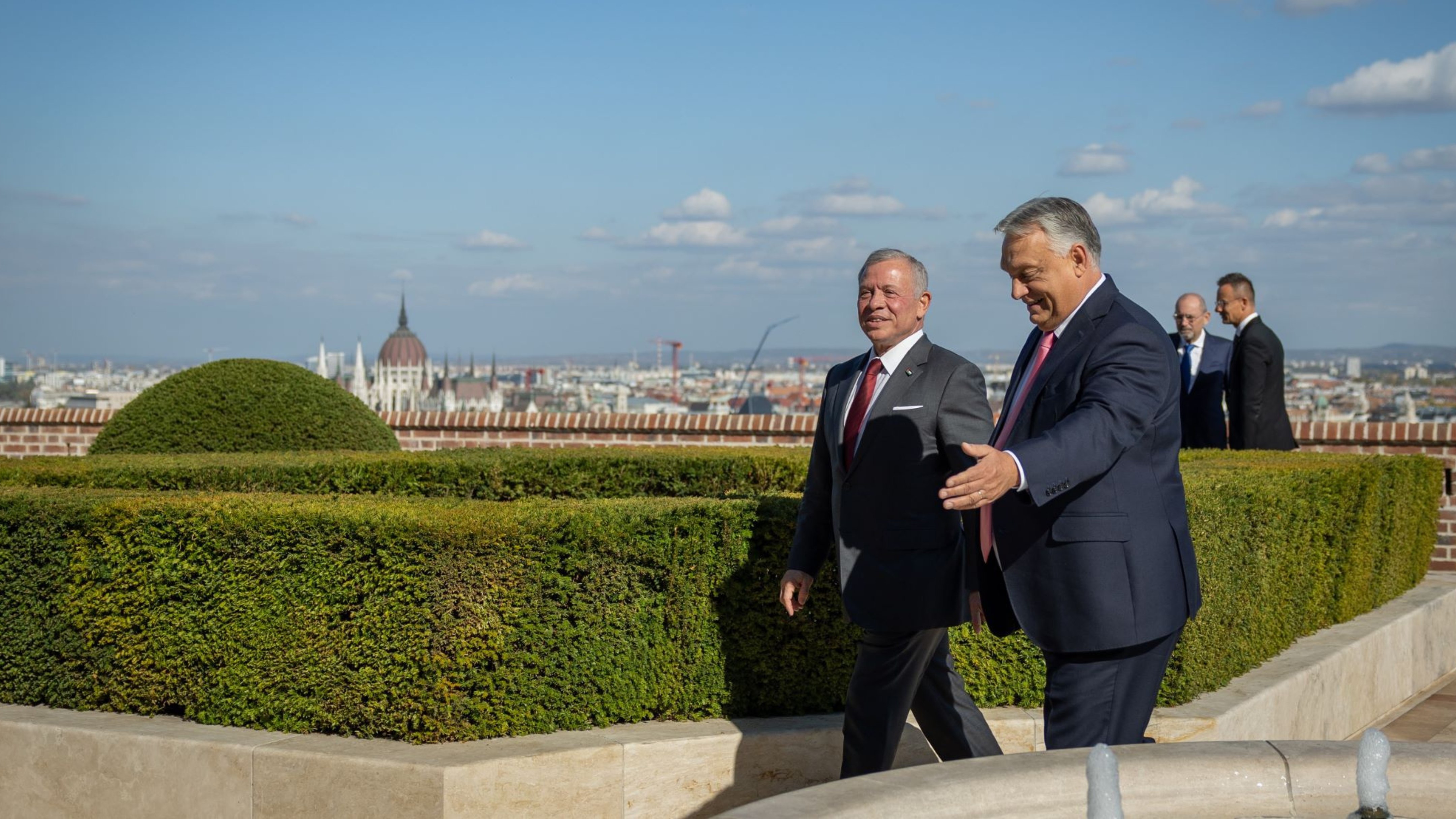  الملك يلتقي رئيس الوزراء الهنغاري ويؤكد أهمية بذل كل الجهود لتحقيق الاستقرار والسلام إقليميا ودوليا