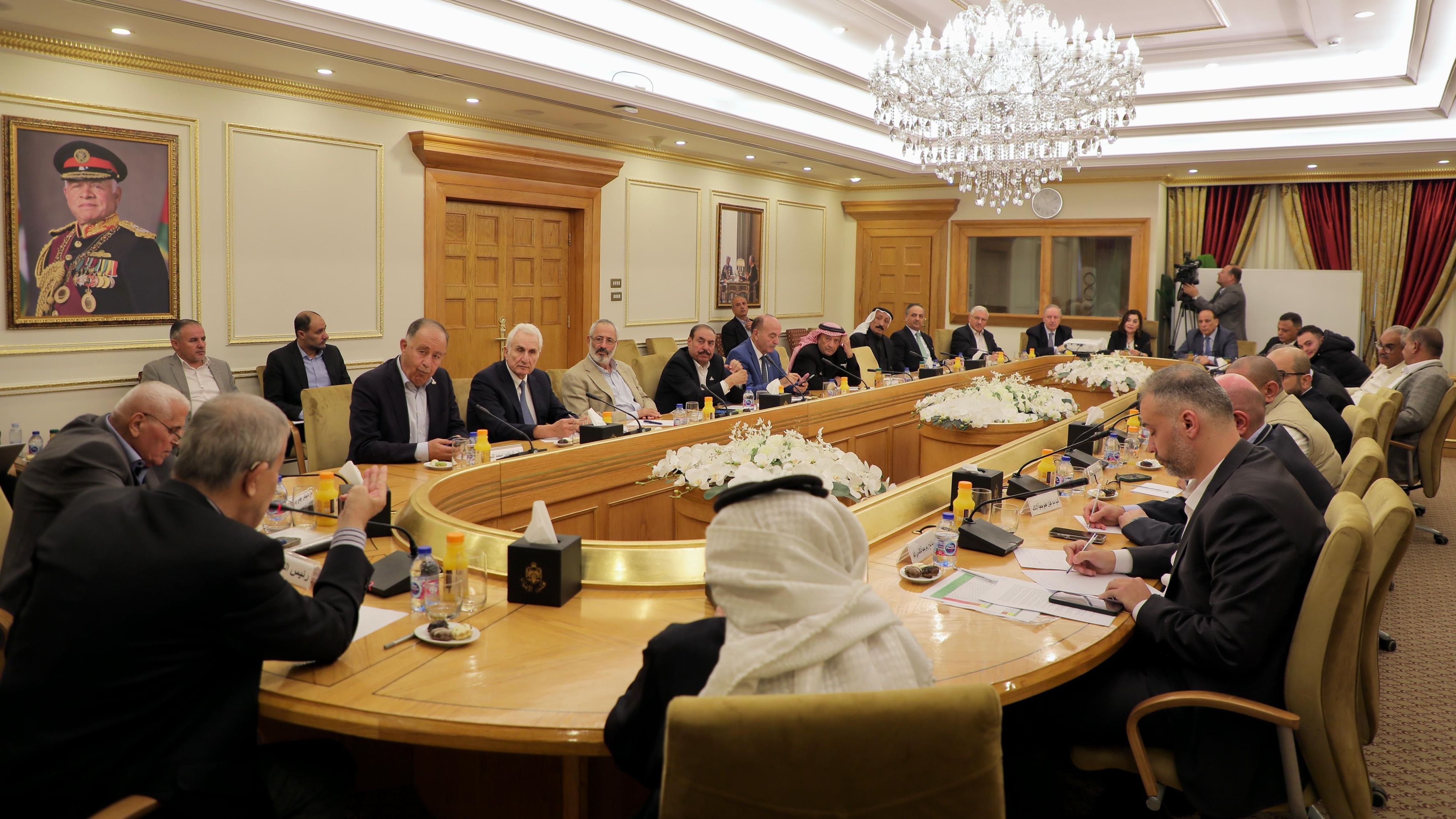  &quot;زراعة الأعيان&quot; تناقش ملف مصانع الألبان