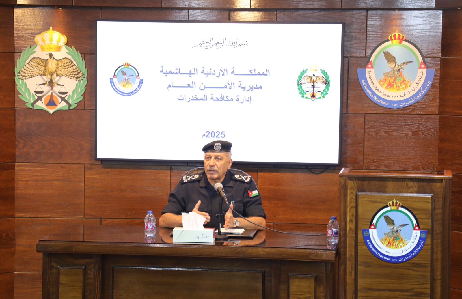 مدير الأمن العام يزور إدارة مكافحة المخدرات