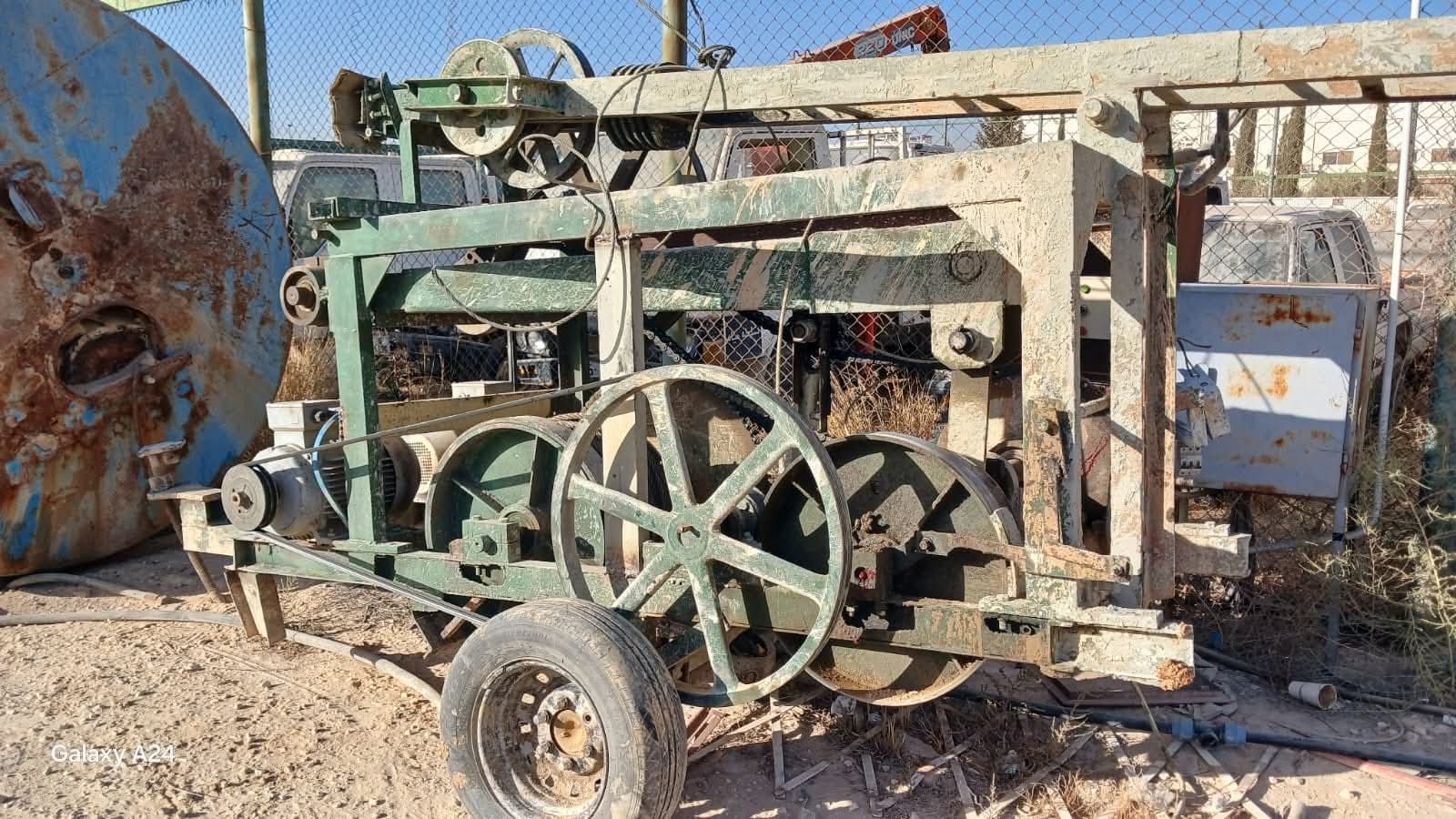  ضبط حفارة وردم بئر مخالفة في إربد وعجلون 