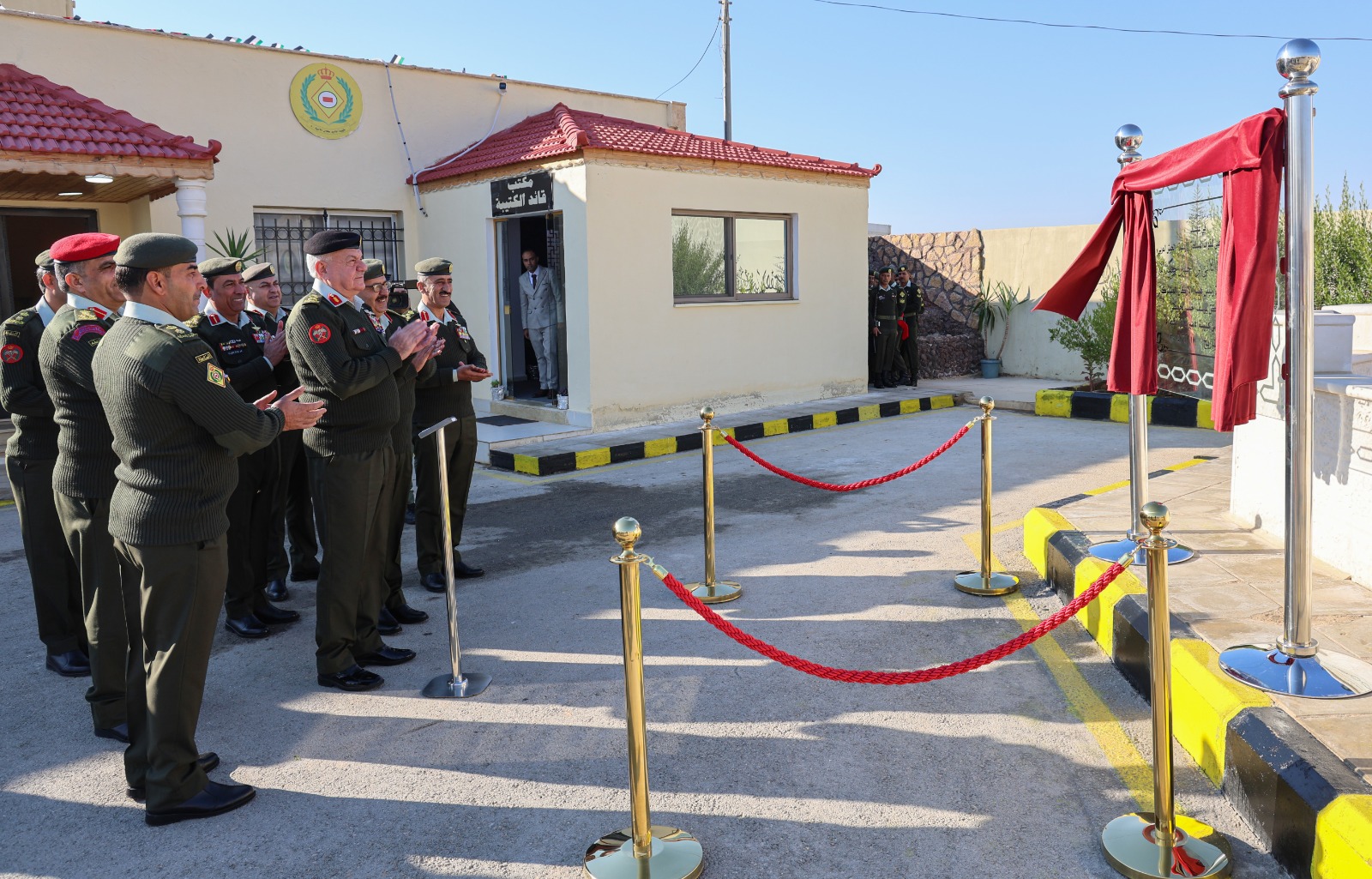  اللواء الركن الحنيطي يزور كتيبة الأمير طلال الآلية5 ويفتتح مباني فيها