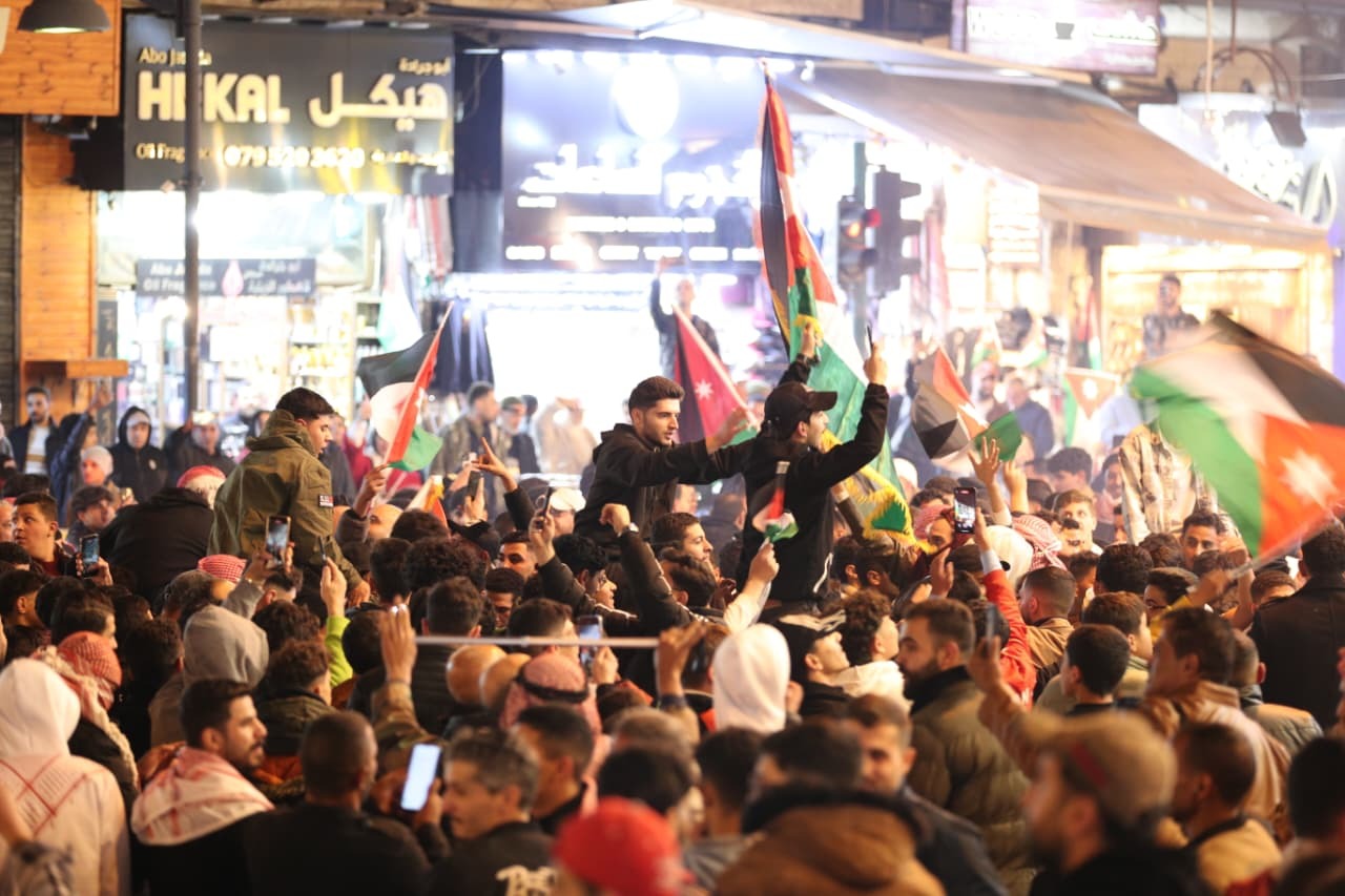  الجماهير الأردنية تخرج للشوارع احتفالا بتأهل "النشامى" إلى نهائي كأس العرب