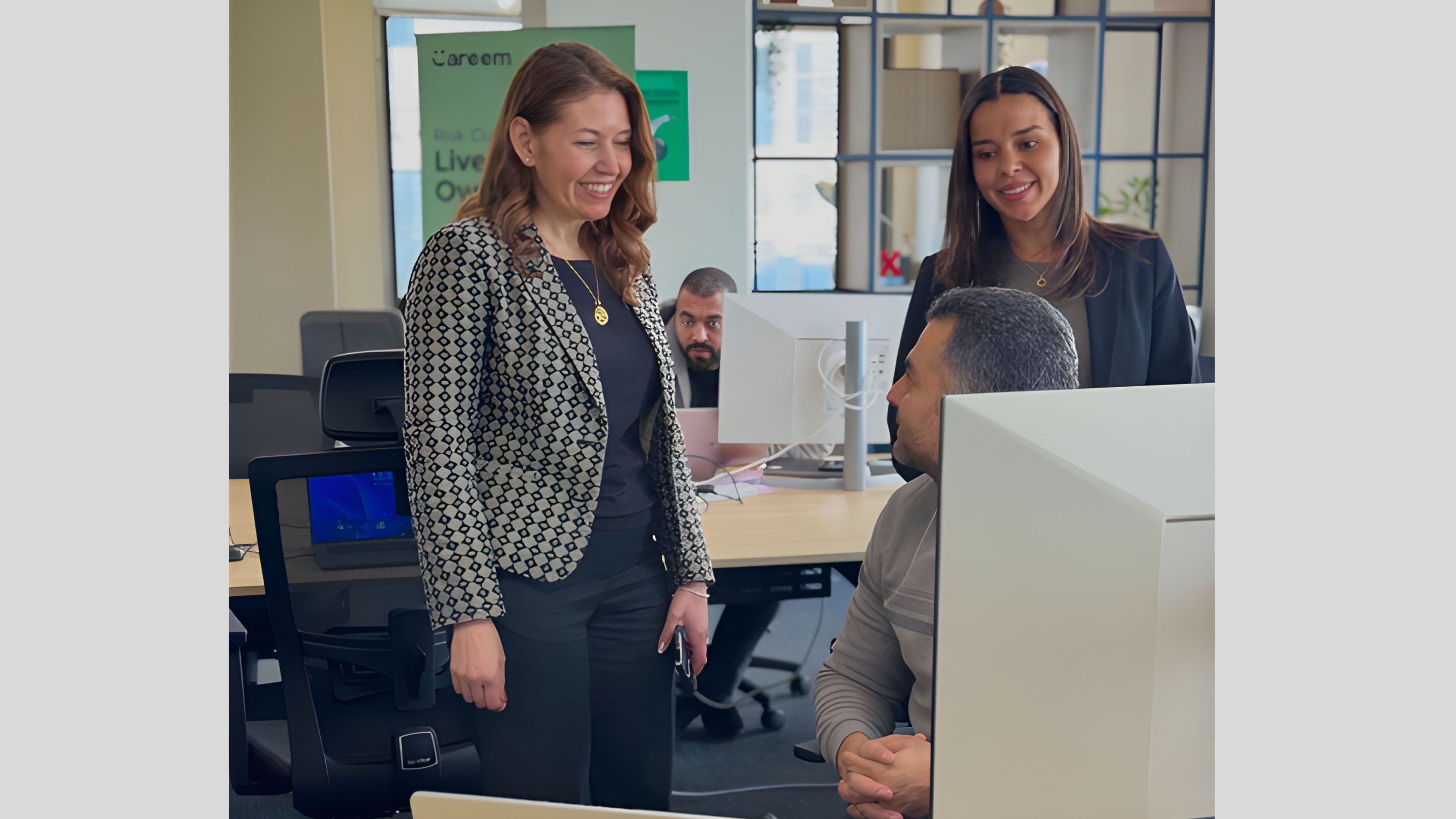 رئيس مجلس مفوضي هيئة الاتصالات تطلع على خدمات شركة "كريم"