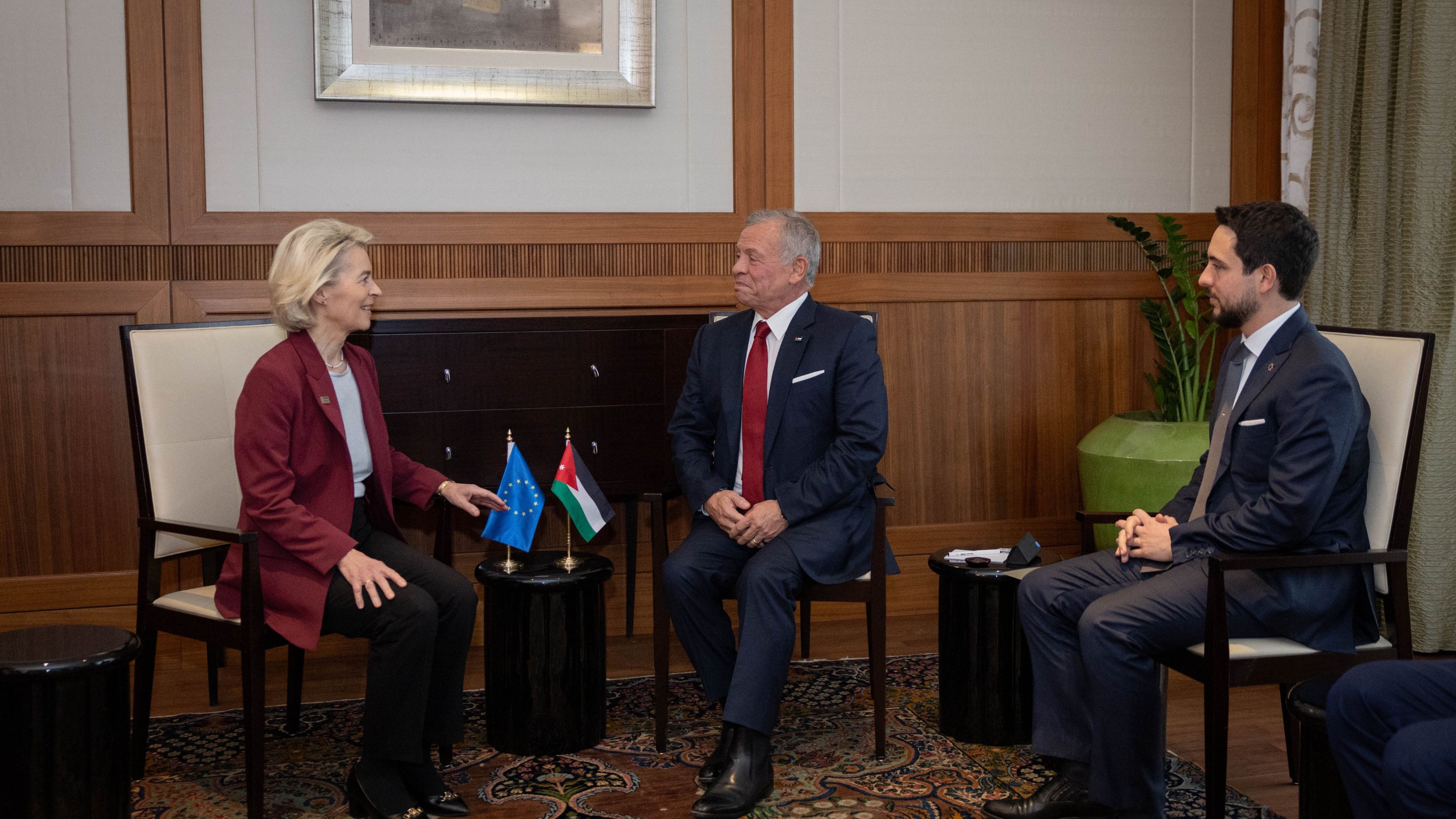  الملك يلتقي رئيسة المفوضية الأوروبية ورئيس وزراء اليونان على هامش قمة &quot;ميد 9&quot; بسلوفينيا