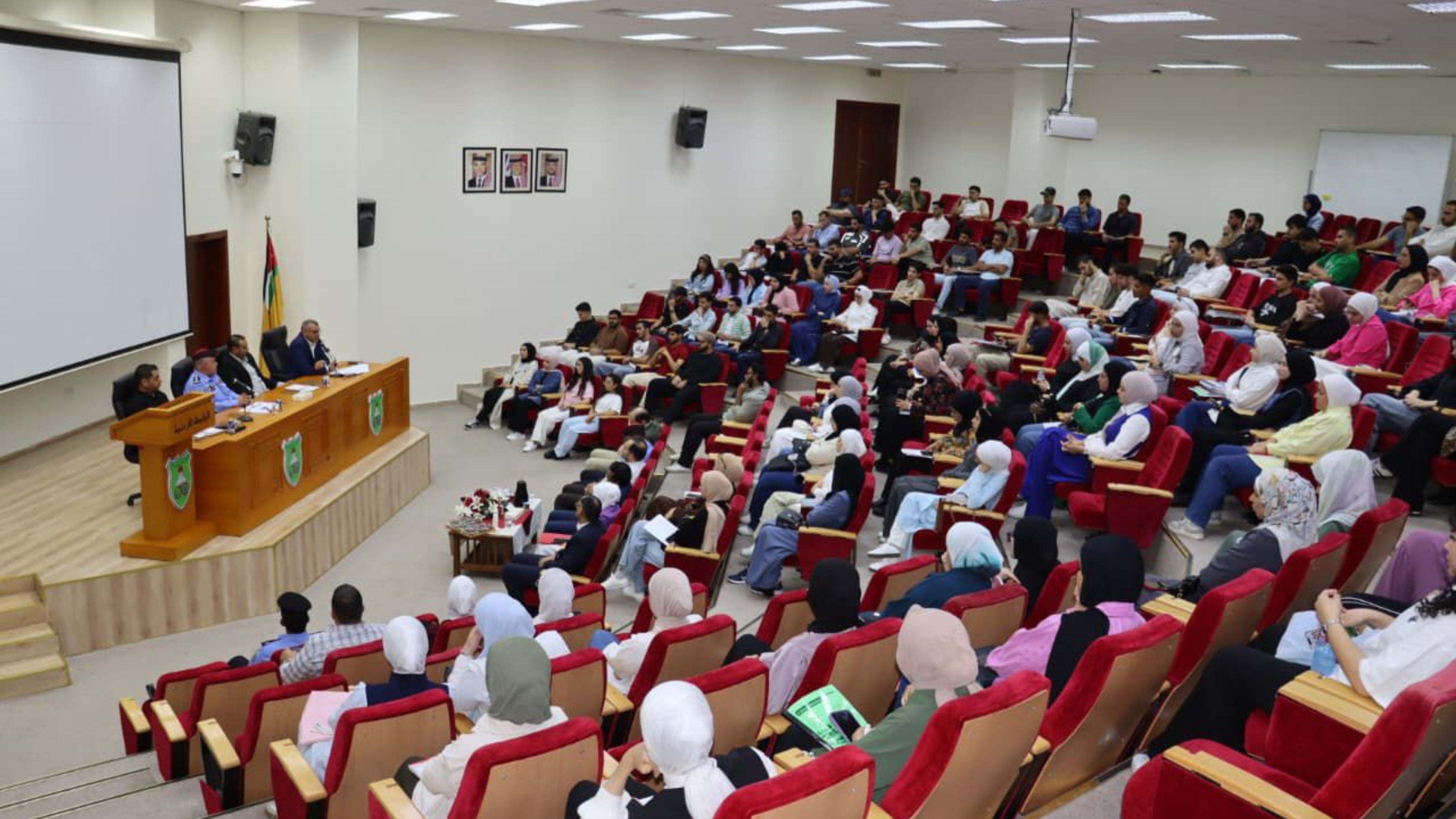 تواصل فعاليات الأسبوع التوعوي الجامعي &quot;بالحوار نبني بيئة جامعية آمنة&quot;