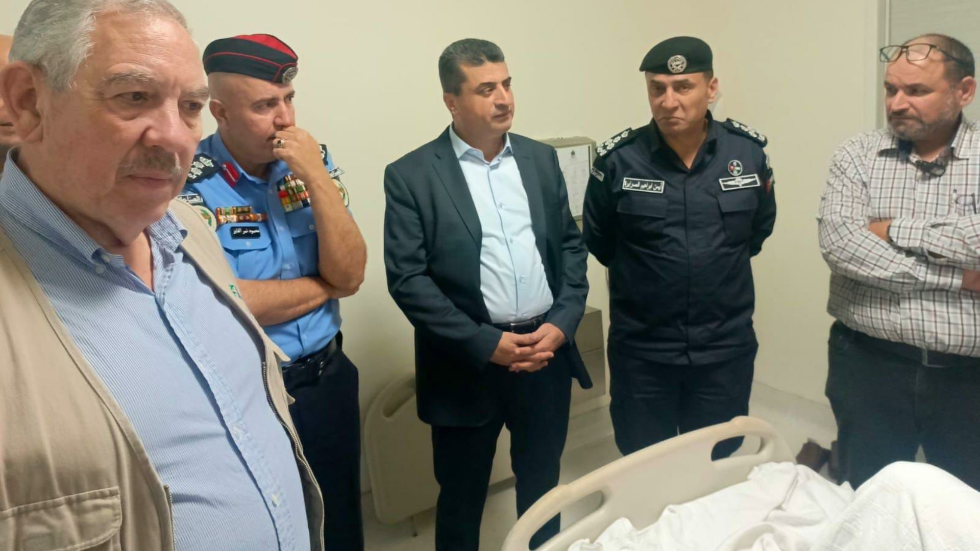  رئيس مجلس المفوضين ومحافظ العقبة يزوران مصابي حادث تسرب الغاز