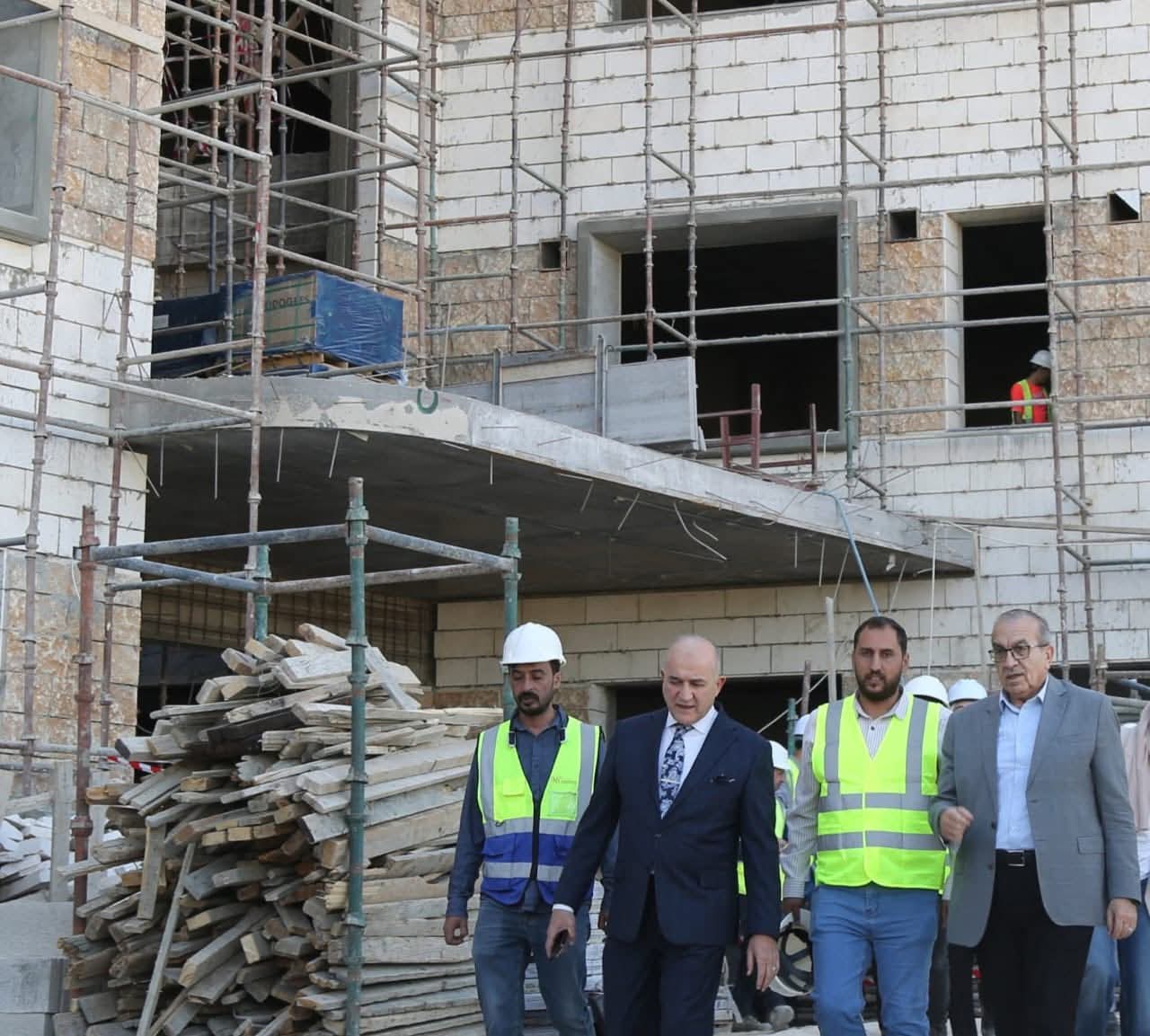  وزير الأشغال يتفقد عددا من المشاريع في العاصمة